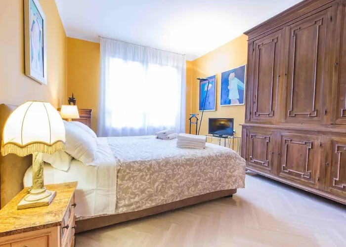 Art Painting Apartment With Canal View